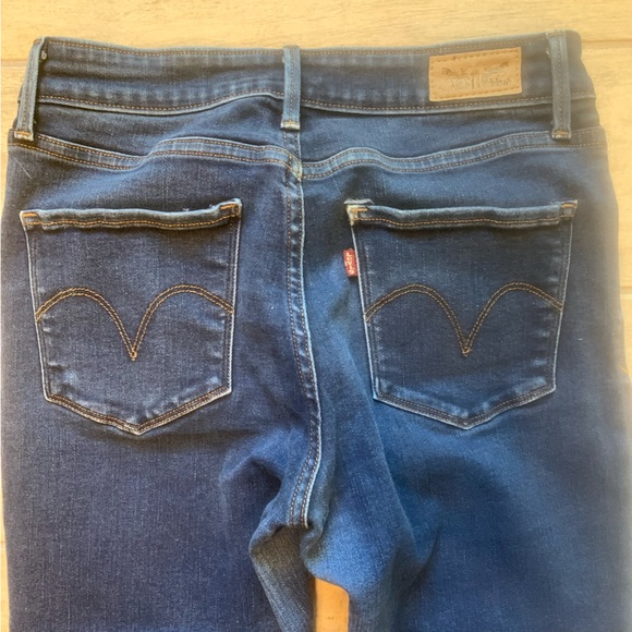 LEVI’S Mid Rise Distressed Skinny Jean - Picture 3 of 7